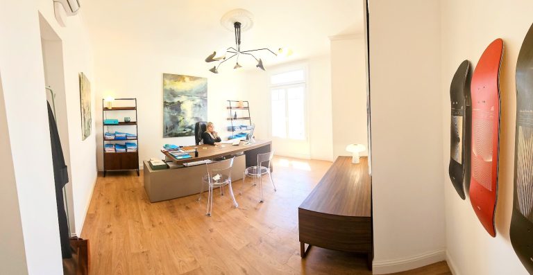 Bureau de Maître Laurène Roux, avocate en droit immobilier, au cabinet de Toulon